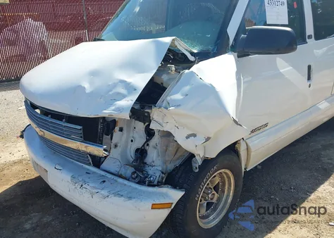 2002 Chevrolet Astro Ls z USA, uszkodzony, nr VIN 1GNDM19X52B108611